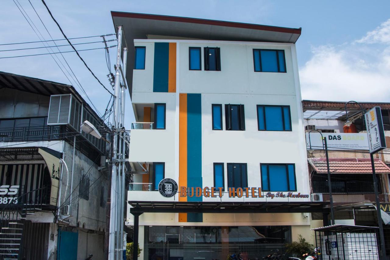 Oyo 592 Budget Hotel By The Harbour Padang  Exterior photo